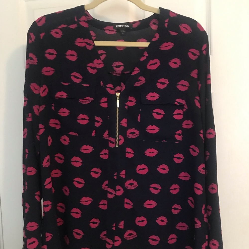 Express Blouse - Navy/Pink Lips - Sz L